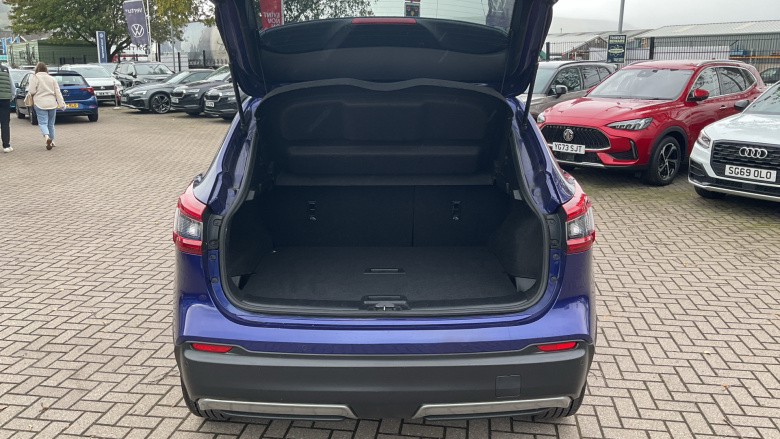 Nissan Qashqai 1.3 DiG-T N-Connecta 5dr Petrol Hatchback